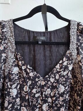 INTERMIX Black Paisley V-Neck Lined long sleeve dress Size 2